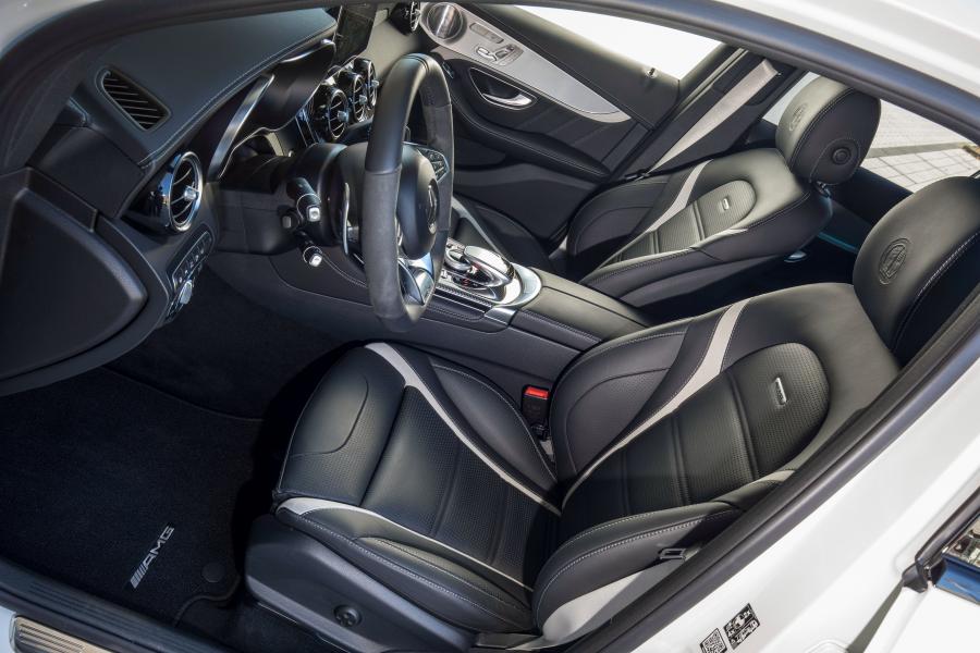 Интерьер Mercedes-AMG GLC63 S 4Matic+ Coupe (C253) 2017 года  (WW) (фото 38 из 63)